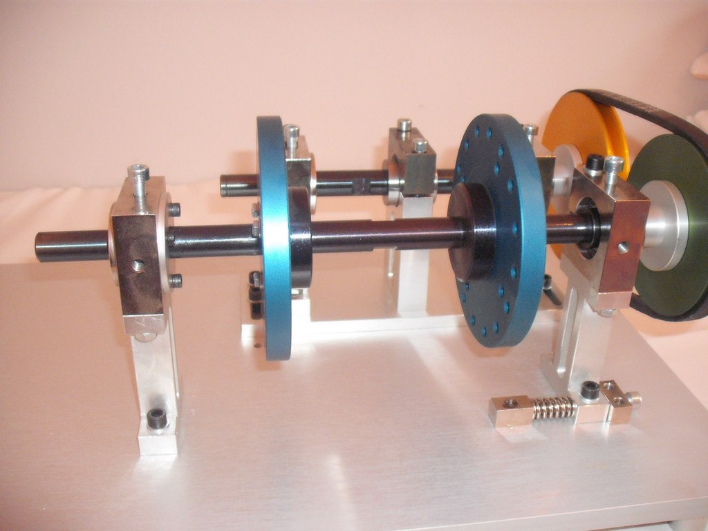 test machine for vibration analysis